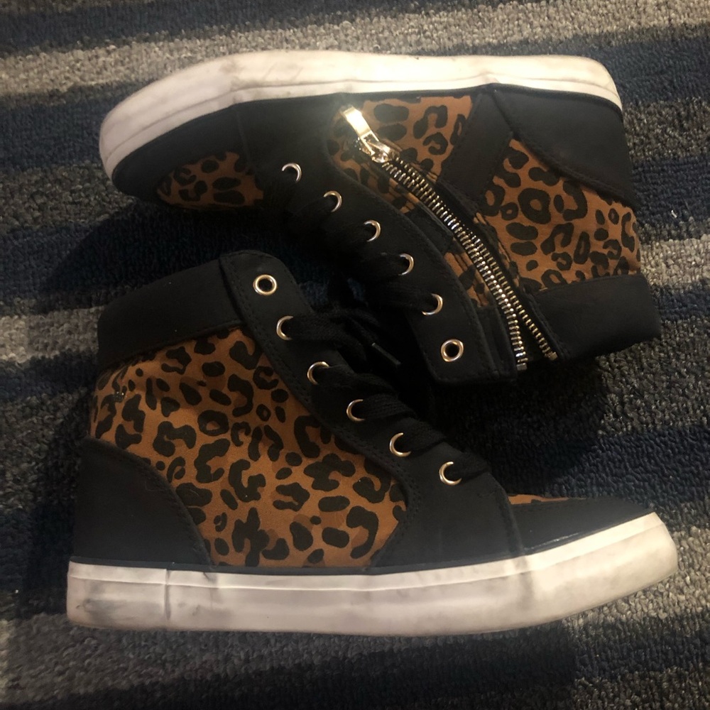 Wedge sneakers